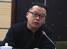 石華鵬：批評家的理想和理想的批評家“剜爛蘋果·銳批評”叢書出版意義，一是對文學批評生態的平衡；二是對真誠銳利批評的倡導。[詳細]