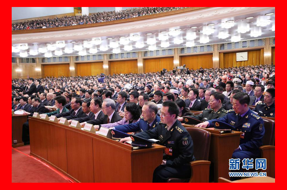 3月20日，第十三屆全國人民代表大會第一次會議閉幕會。這是代表在表決。