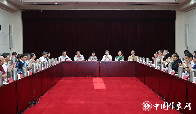 7月28日，第七屆魯迅文學(xué)獎各評獎委員會第一次全體會議在京舉行