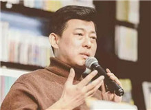 祝勇：透明的密室　　“密室逃生”是歷史懸疑小說的經典套路，《千里江山圖》卻把它花樣翻新，玩出了新境界。[詳細]