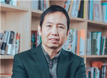 十月文藝出版社：要緊的是回到文學本身　　喬葉的《寶水》和張楚的《云落圖》，重燃了韓敬群對70后作家的創作信心。[詳細]