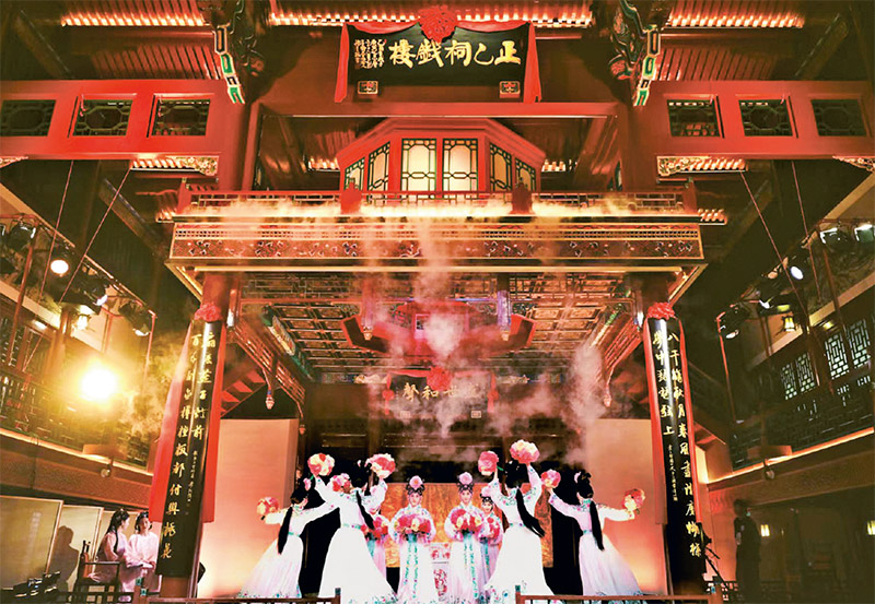 正乙祠戲樓里，昆曲《牡丹亭》經典名段正在上演。 正乙祠戲樓供圖