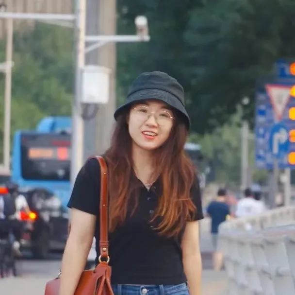 王秋實，中國作協(xié)網(wǎng)絡(luò)文學(xué)中心研究處干部。畢業(yè)于北京師范大學(xué)文學(xué)院、萊頓大學(xué)比較文學(xué)與文學(xué)理論專業(yè)，曾在游戲研發(fā)行業(yè)任七年世界觀、劇情及關(guān)卡設(shè)計師，多年游戲玩家。目前研究方向為網(wǎng)絡(luò)文學(xué)產(chǎn)業(yè)、網(wǎng)絡(luò)文學(xué)與游戲文化等。