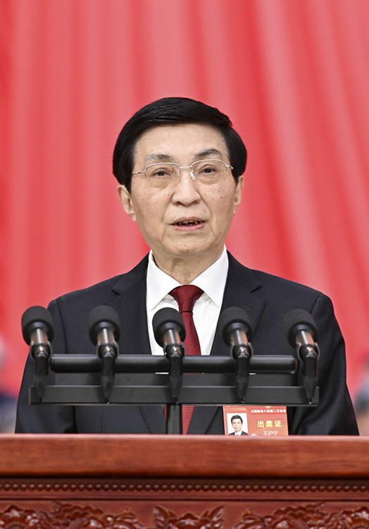 3月4日下午，中國人民政治協(xié)商會(huì)議第十四屆全國委員會(huì)第二次會(huì)議在北京人民大會(huì)堂開幕。這是全國政協(xié)主席王滬寧代表政協(xié)第十四屆全國委員會(huì)常務(wù)委員會(huì)，向大會(huì)報(bào)告工作。 新華社記者 饒愛民 攝