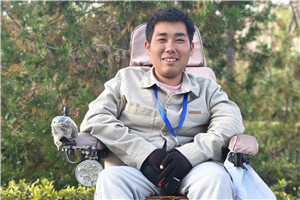 散文獎(jiǎng)：《青白石階》 作者： 柳客行（回族）         獲獎(jiǎng)感言在這里我首先要感謝駿馬獎(jiǎng)評委對我的鼓勵(lì)和肯定。我覺得這份榮譽(yù)不僅僅屬于我個(gè)人，更屬于我的文學(xué)之路上給予我親切關(guān)懷和無私幫助的人們。是這些溫暖讓我真誠地愛著這個(gè)世界，讓我堅(jiān)信文學(xué)的力量，以羸弱的身體守望文學(xué)理想。感謝在場的每一位領(lǐng)導(dǎo)和來賓，能夠聆聽一個(gè)無力舉起話筒的作者……
