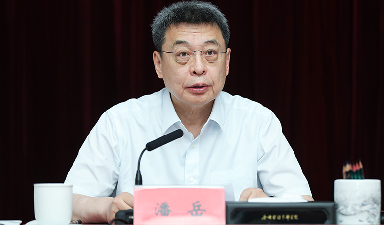 7月20日，評委會名譽(yù)主任潘岳在第一次全體會上講話