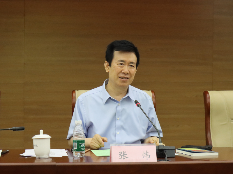 第八屆茅盾文學(xué)獎(jiǎng)得主，中國(guó)作家協(xié)會(huì)副主席 張煒