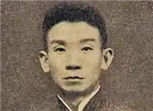 從文人到戰(zhàn)士：郁達(dá)夫的筆尖抗戰(zhàn)　　一介書生，以筆為戈，最終血染南洋，他用生命書寫了中國(guó)文人的錚錚鐵骨。[詳細(xì)]