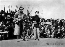 《放下你的鞭子》：“流動(dòng)的抗戰(zhàn)火炬”　　1939年，為抗戰(zhàn)籌款的徐悲鴻，遇到了來(lái)此地演出的新中國(guó)劇團(tuán)。[詳細(xì)]